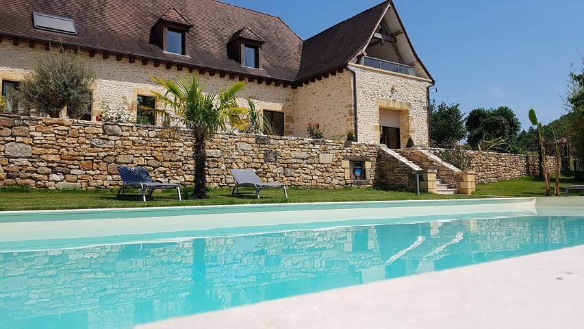 Gîte pour 8 personnes, avec piscine, animaux acceptés à Aubas