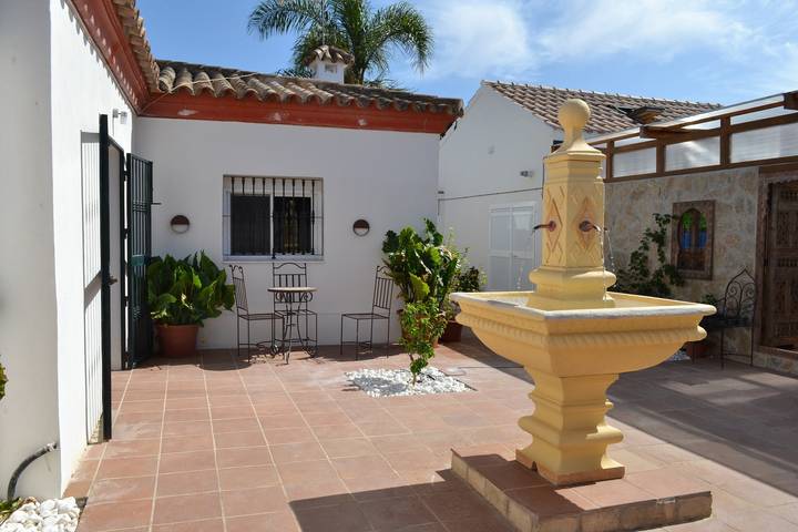 Landhaus 'Villa Val De Rosa' mit privatem Pool, Wlan und Klimaanlage in Pago del Humo, Chiclana de la Frontera