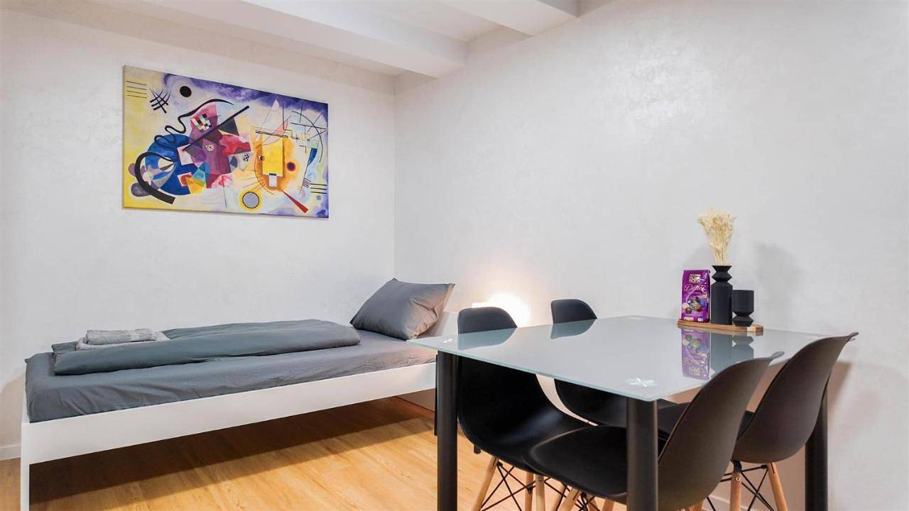 Ganze Wohnung, Alfa Stuttgart 2Z-Apartment 4 Betten Smarttv Wlan nahe Wasen Daimler l Bad & Küche l 2Br 4 beds kitchen bathroom in Bad Cannstatt, Stuttgart