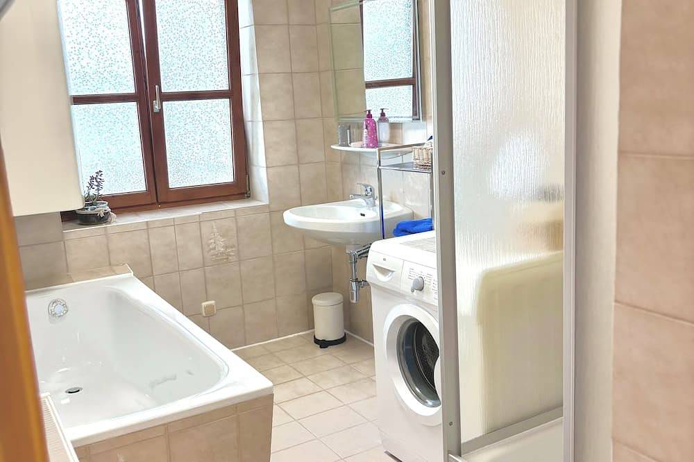 Ganze Wohnung, Gästehaus \"Seeblick\" Helle Terrassenwohnung am Wallersee v. den Toren Salzburgs in Seekirchen am Wallersee, Bezirk Salzburg-Umgebung