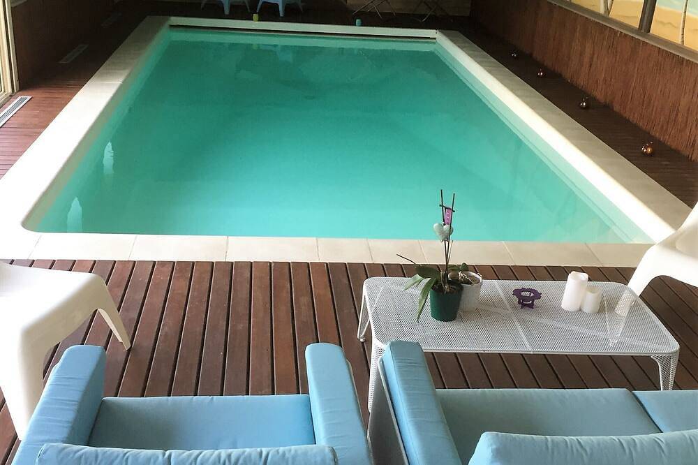 Spacious villa with heated indoor pool in Chazé-sur-Argos, Vallée de la Loire