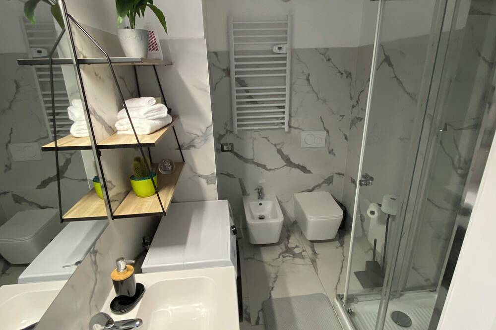 Entire apartment, Promotion - Fully Equipped Studio for Short and Long Stays in Legnano in Legnano, Milan Province