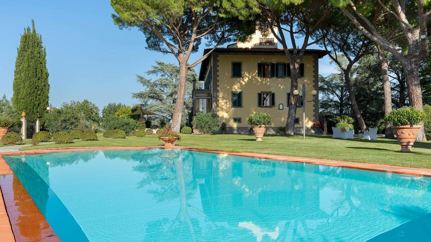 Casa vacanza per 14 persone, con Terrazza e Idromassaggio nonché Giardino a Impruneta