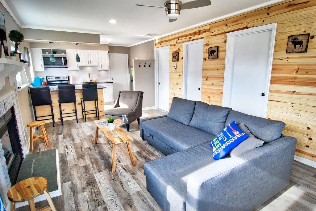 • Waddle Inn • Luxus Cottage auf Tecumseh Island! Rundes Offenes Jahr in Stokes Township, Indian Lake