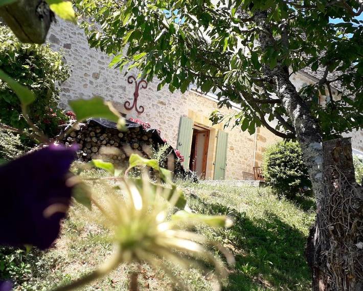 Location de vacances pour 5 personnes, avec piscine ainsi que vue et jardin, adapté aux familles à Saint-André-d'Allas - 4