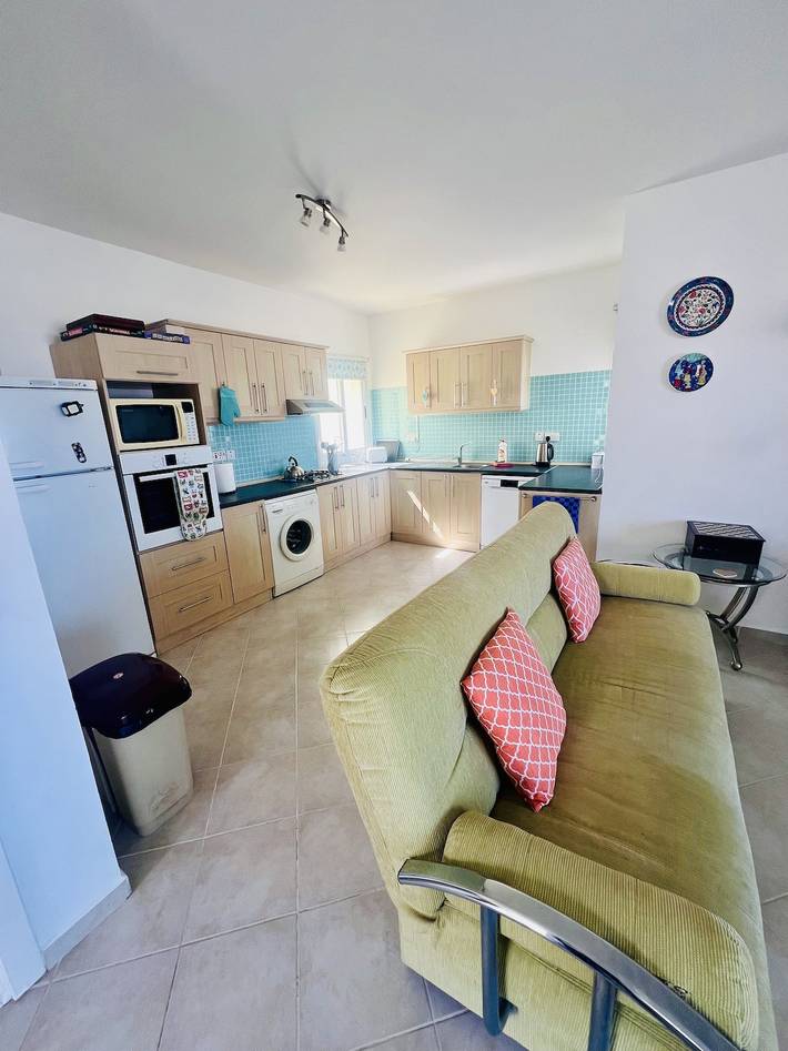 Ganze Wohnung, Meerblick und Pool · 2Br · Esentepe in Nordzypern