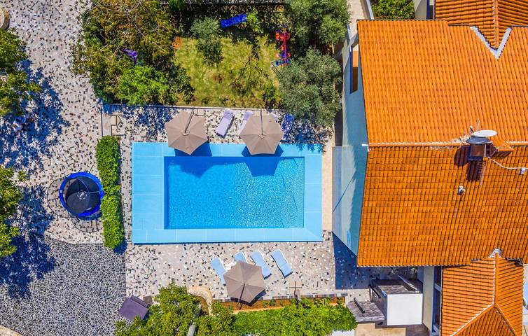 Ganze Ferienwohnung, Gemütliche 100 m² große Wohnung mit Pool, WLAN und Parkplatz in der Nähe des Stadtzentrums von Sisan in Sisan, Südküste Istrien
