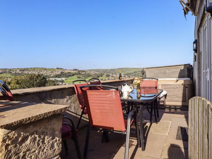 Log cabin for 6 people, with garden, with pets in West Yorkshire