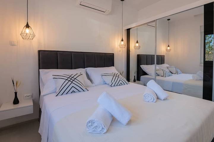 Villa Karin - New - modern villa, Ev charger,pool, amazing view, playground, Bbq in Imotski, Makarska Riviera