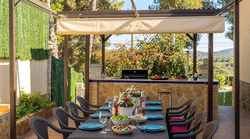 Chalet para 12 personas, con piscina y jardín, Familias con niños en Garraf - 4