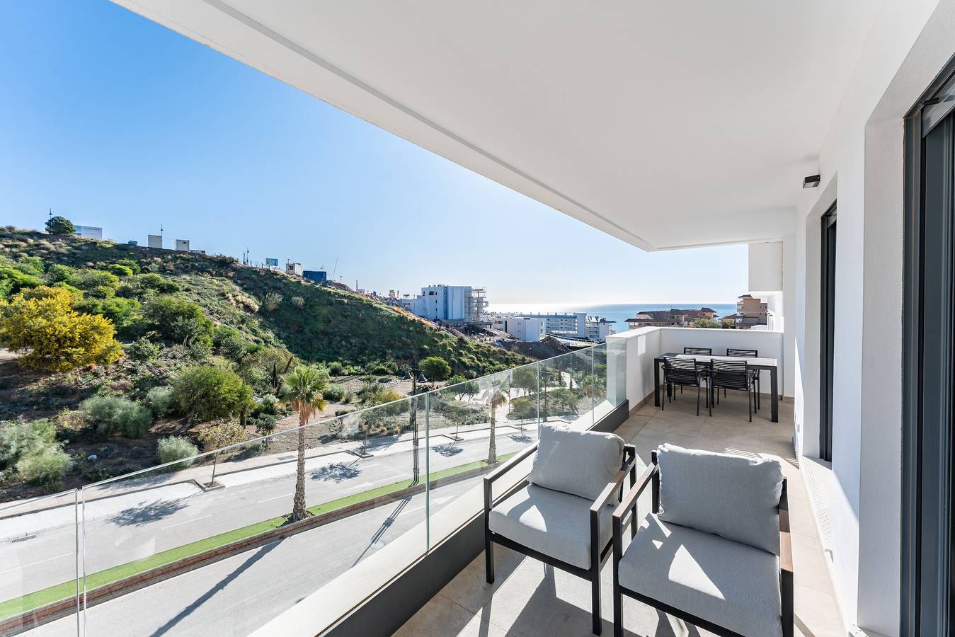 Entire apartment, Apartment 'Middle Views West' with Sea View, Wi-Fi and Air Conditioning in Fuengirola, Costa del Sol