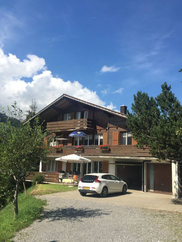 Hütte für 4 Personen, mit Balkon und Terrasse sowie Garten in Adelboden
