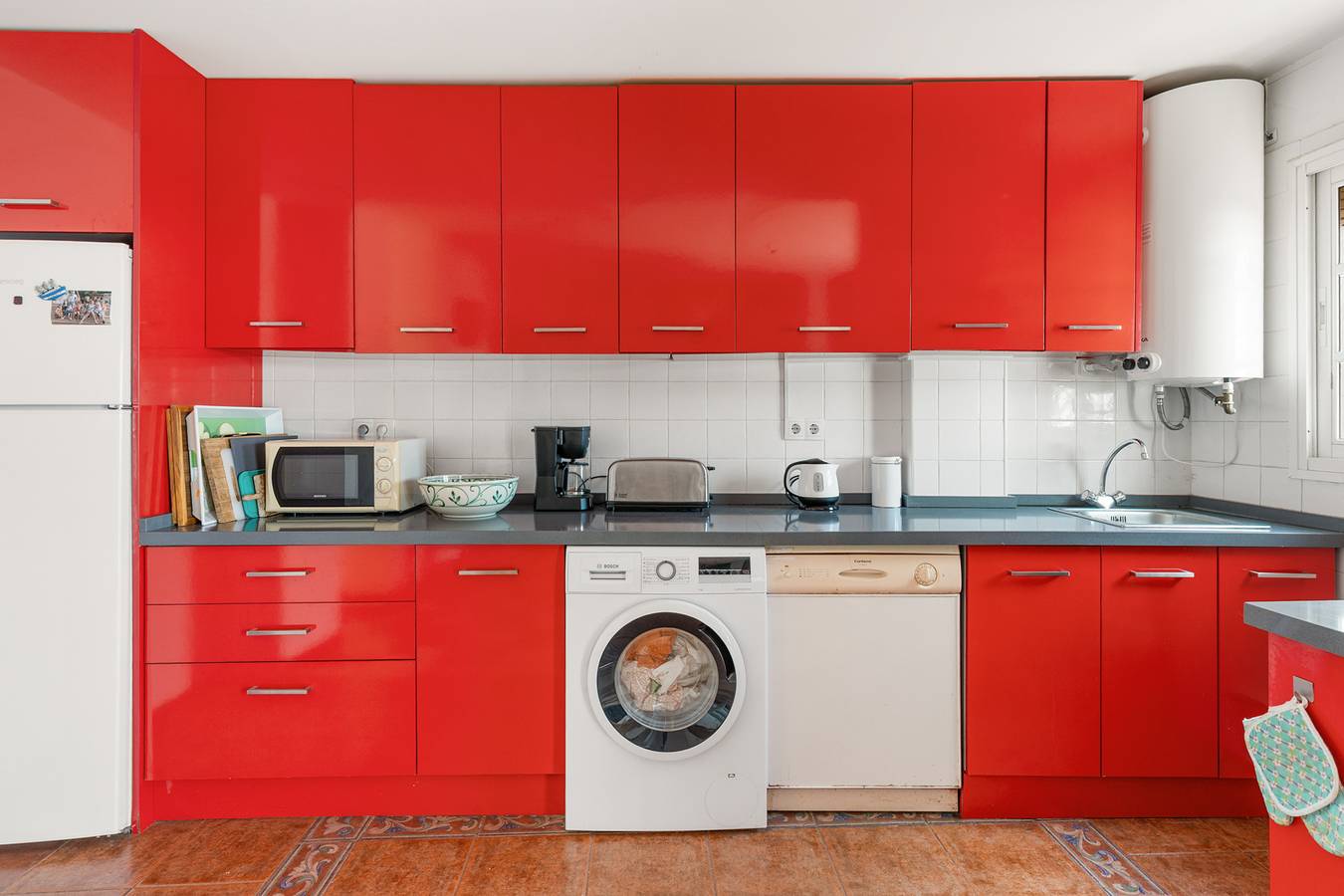 Entire apartment, Apartment 'Med Stor Terass' with Mountain View, Wi-Fi and Air Conditioning in Fuengirola Centre, Fuengirola