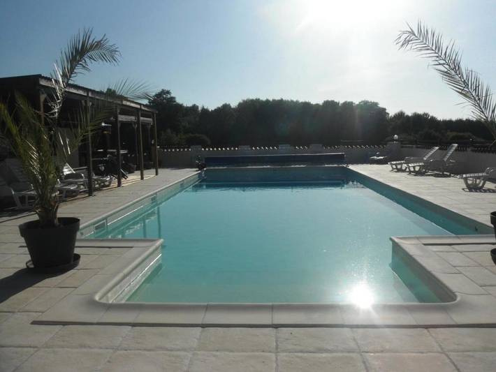 Location de vacances pour 9 personnes, avec Terrasse et Jardin ainsi que Piscine et Sauna à Pressignac