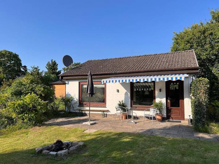 Ferienwohnung für 2 Personen, mit Terrasse und Garten sowie Ausblick und Seeblick in Groß Wittensee