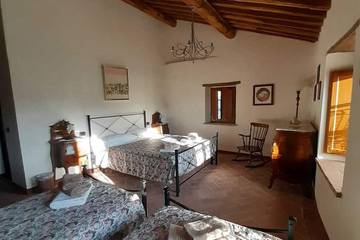 Location de vacances pour 2 personnes, avec piscine et jacuzzi à Radicondoli