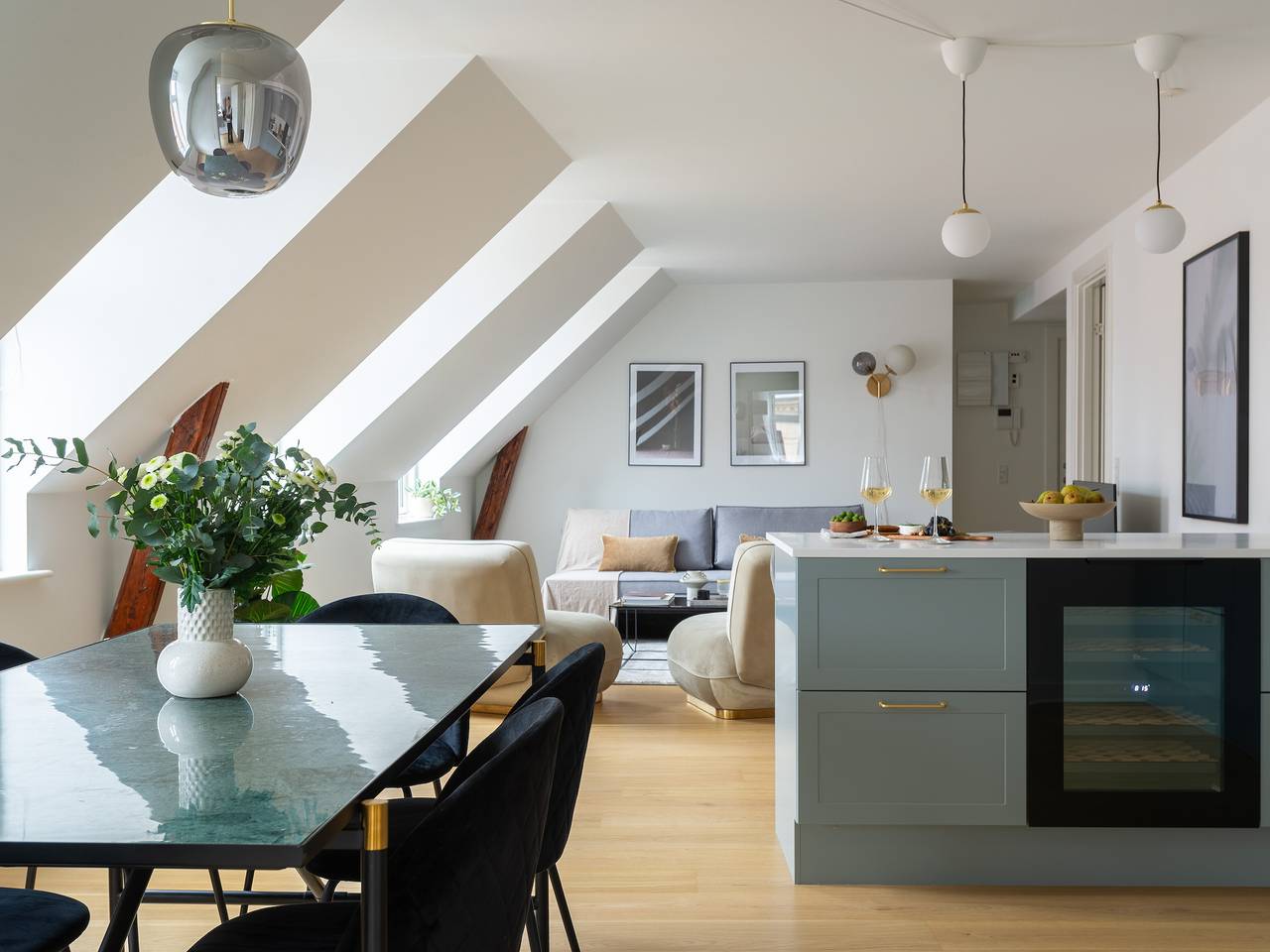 Ganze Wohnung, Leaves Apartment mit 6 bis 2 Schlafzimmern und gemeinsamer Dachterrasse in Kopenhagen Zentrum, Kopenhagen