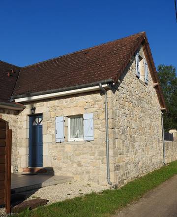 Gîte pour 3 personnes, avec terrasse à Branceilles