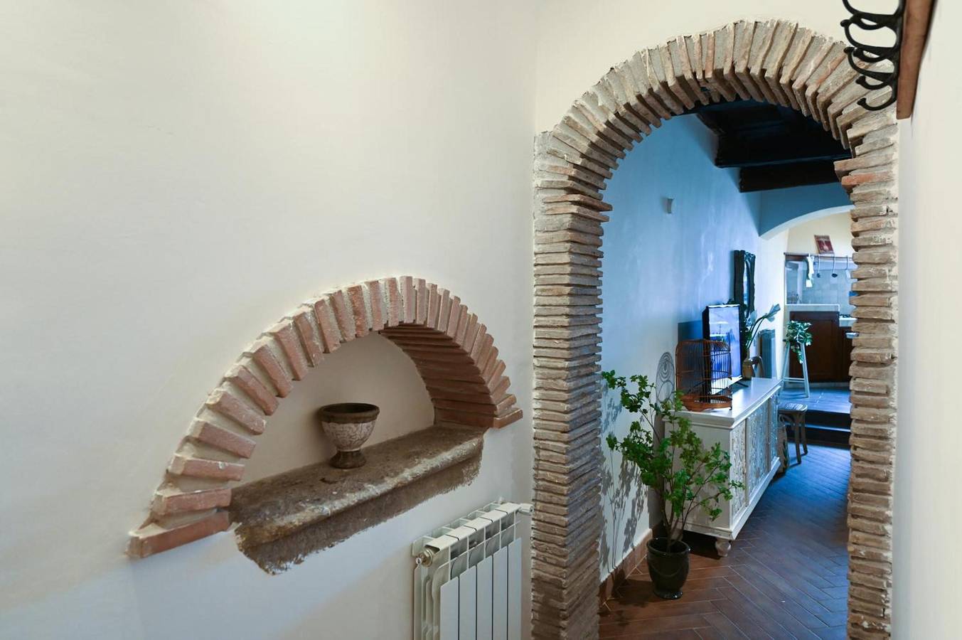 Ganze Wohnung, La Casa del Nocciolo Capranica – Stilvolles Apartment im Herzen der Altstadt in Capranica, Viterbo Provinz