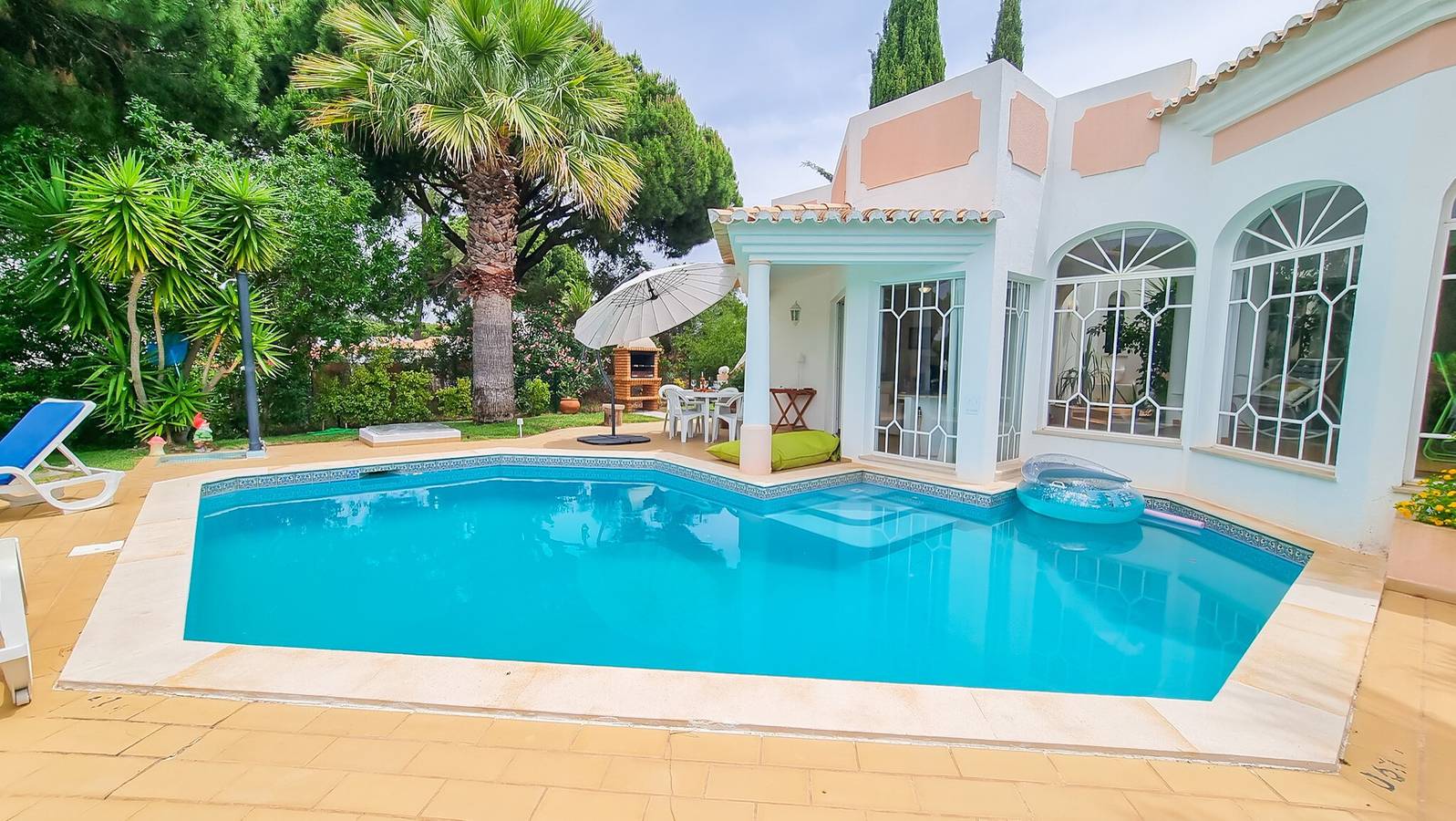 Maison de vacances 'Maria - Vilamoura Golf Side' avec piscine, terrasse et Wi-Fi in Quarteira, District de Faro