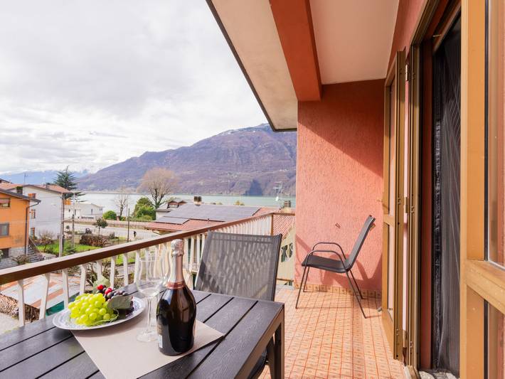 Ferienwohnung für 5 Personen, mit Balkon und Seeblick in Bergell
