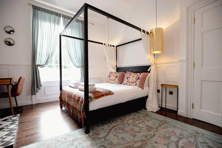 Apartahotel para 4 personas, con Terraza además de Jardín y Vistas en Edimburgo