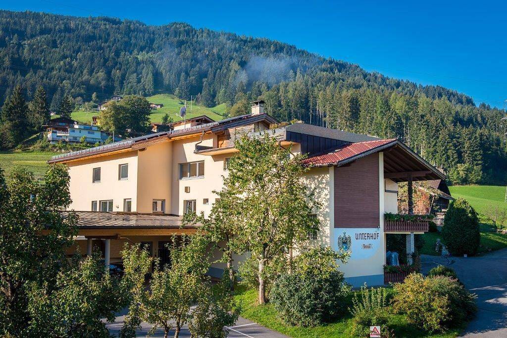 Ganze Ferienwohnung, Zimmer Rote Wand in Tuxer Alpen, Kolsassberg