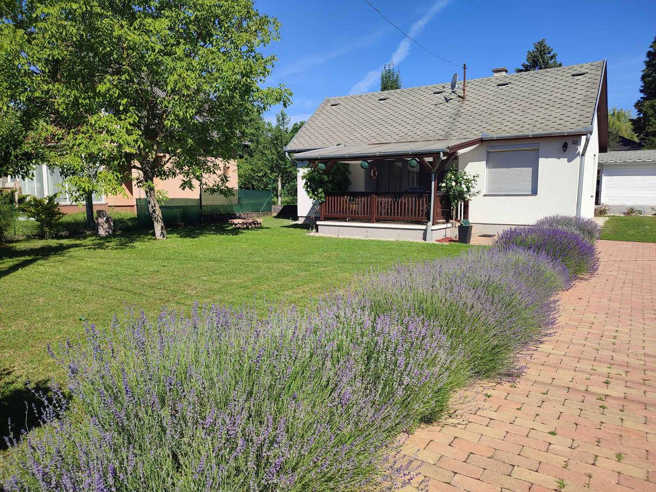 Ferienhaus mit Spielzeug im Garten in Balatonfenyves, Plattensee Südufer