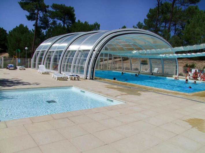 Parc de vacances pour 6 personnes, avec terrasse ainsi que jardin et piscine, animaux acceptés dans Bombannes - 3