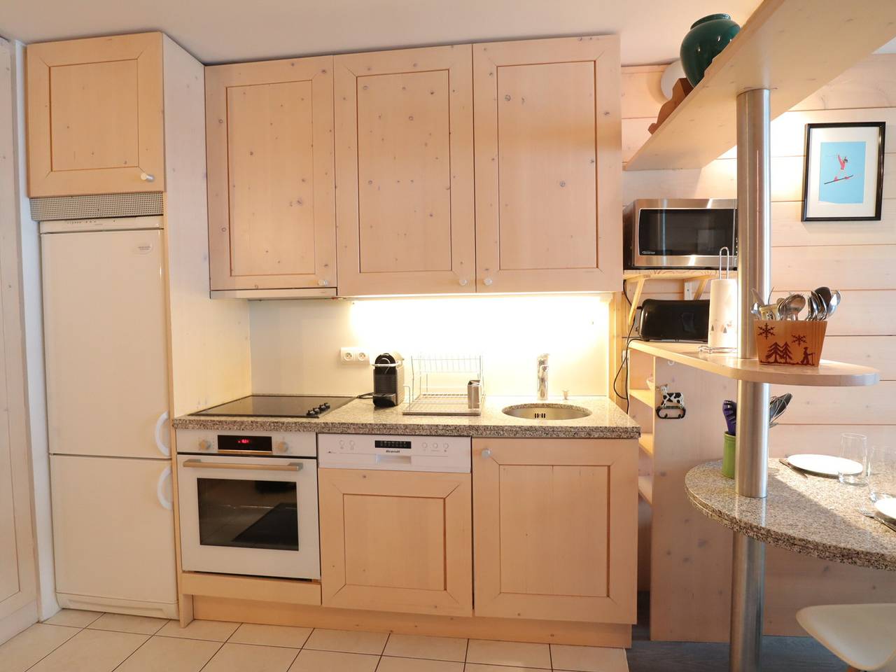 Entire apartment, Comfortable apartment for 6 with balcony and parking in Les Gets in Les Gets, Les Portes du Soleil