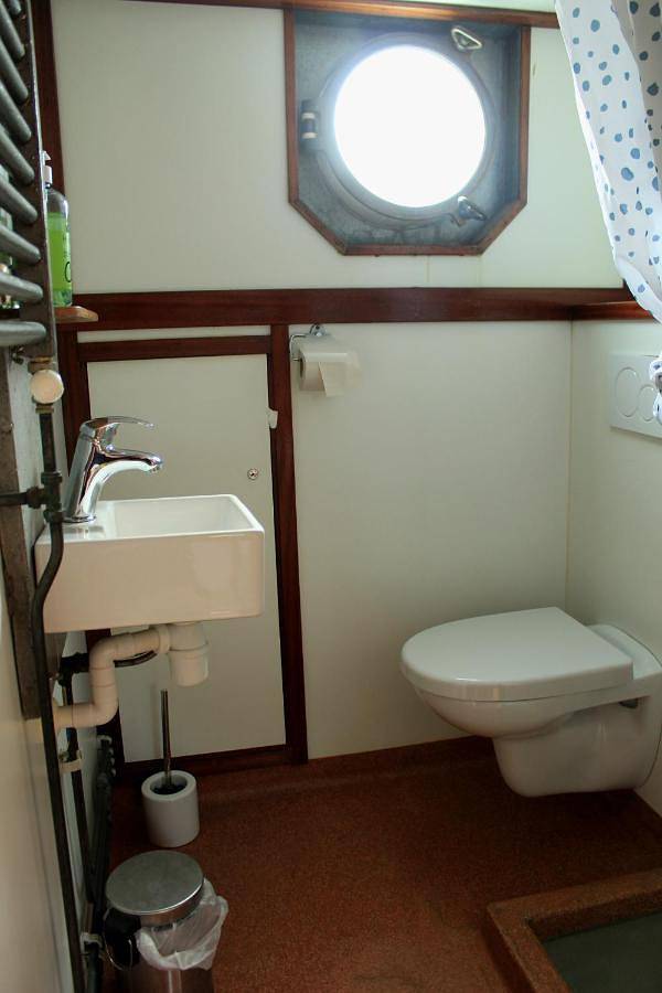 Bateau pour 2 personnes, avec vue sur le lac et terrasse, animaux acceptés dans Groningue - 2