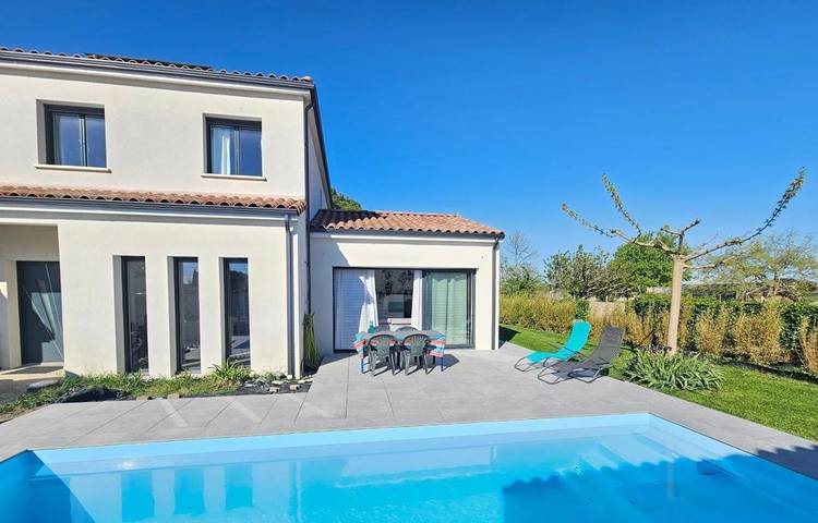 Location de vacances pour 8 personnes, avec Terrasse ainsi que Jardin et Piscine à Launaguet