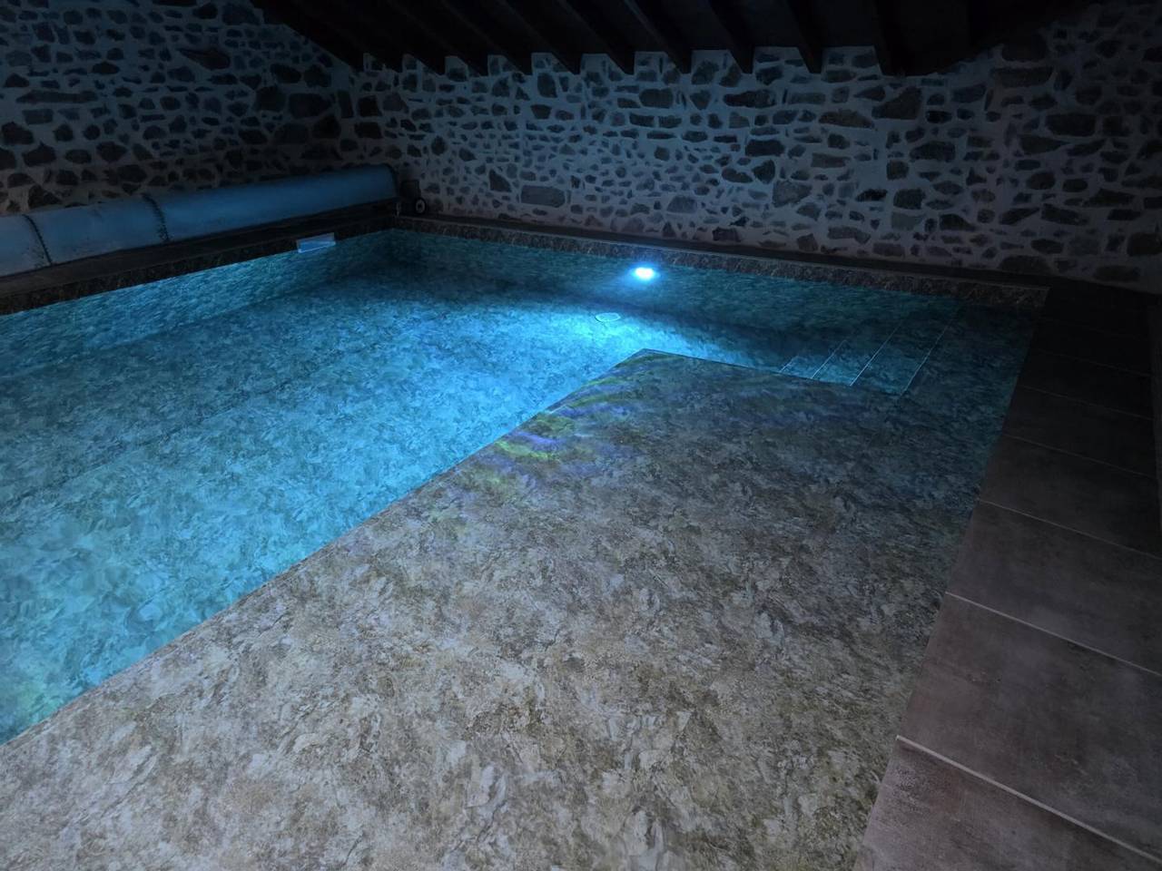 Gîte au calme avec piscine couverte, Wi-Fi et animaux acceptés in Sainte-Thérence, Région de Montluçon