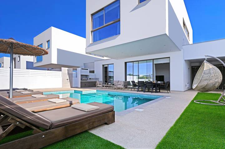 Villa für 6 Personen, mit Pool und Garten sowie Balkon in Protaras