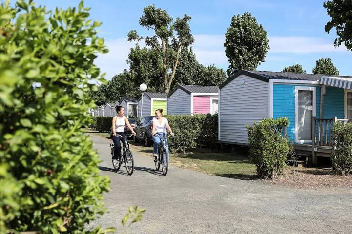 Mobil home pour 4 personnes, avec terrasse et piscine à Angles - 3