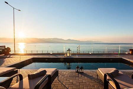 Location de vacances pour 8 personnes, avec piscine et jardin à Messine