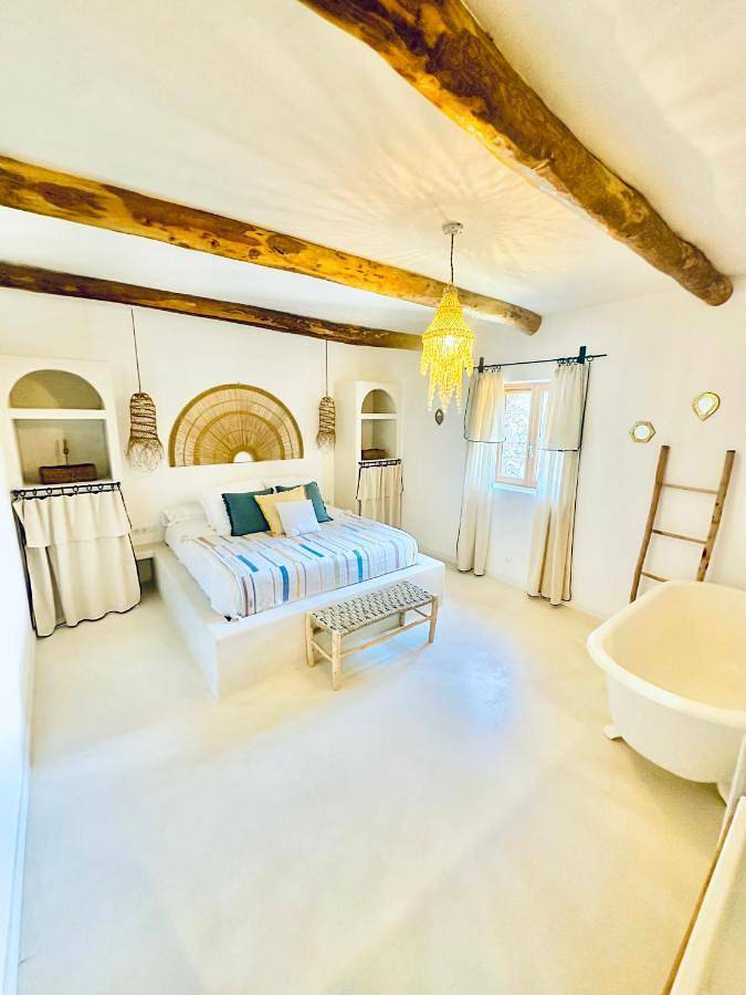 Location de vacances pour 8 personnes, avec jardin ainsi que vue et piscine à Lama - 3