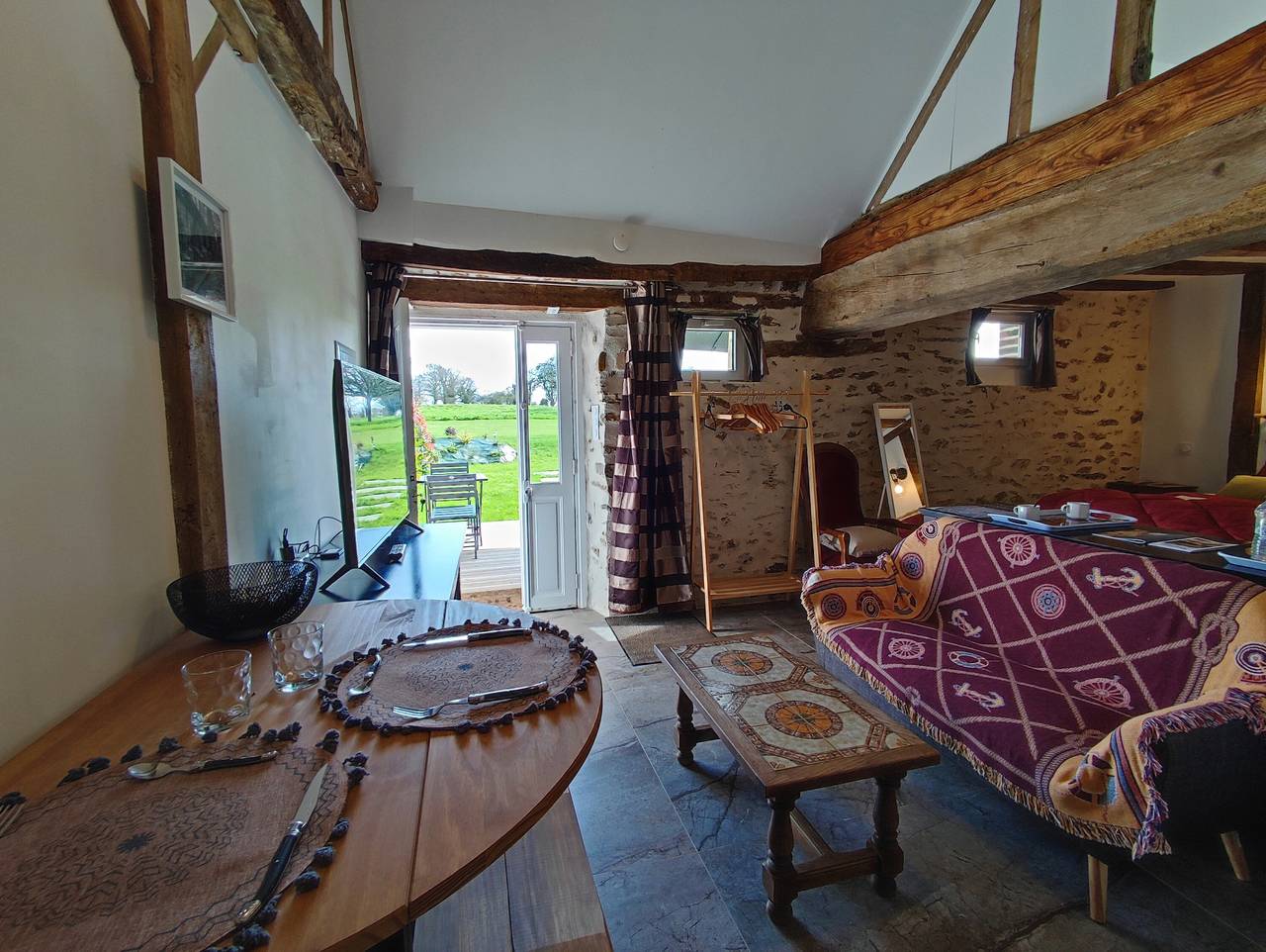 Ganzes Studio, Studio 'Golf Open Sport Gary Player' mit privater Terrasse, privatem Garten und Wlan in Château-Gontier-sur-Mayenne, Mayenne