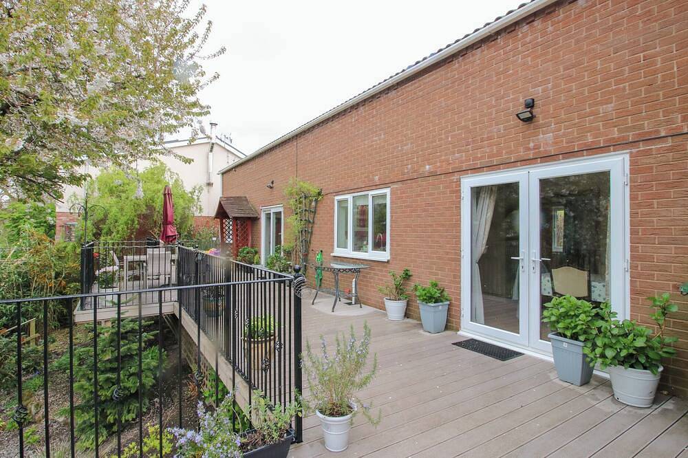 Log Cabin for 6 People in Shrewsbury, Shropshire