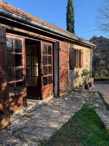 Location de vacances pour 3 personnes, avec jardin ainsi que piscine et vue à Sauveterre-la-Lémance - 4