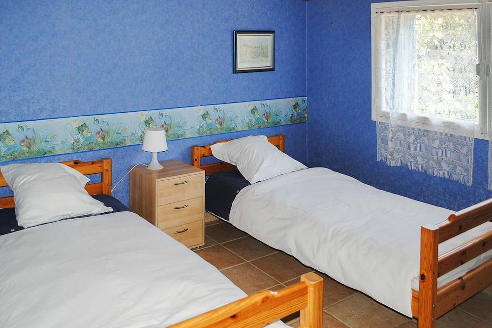 Casa rural con piscina, cerca de Nimes, para 10 personas, reunión familiar ideal. in Clarensac, Region de Nimes