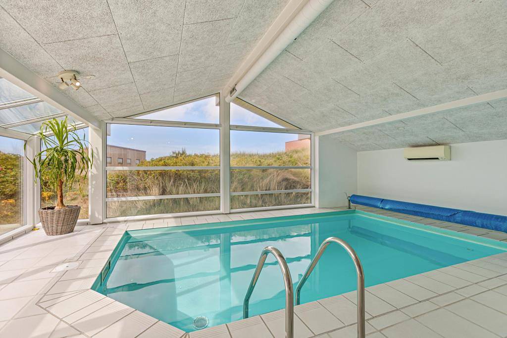 Großes Poolhaus mit Sauna und Whirlpool nah an Meer und Stadt in Vejers Strand, Varde