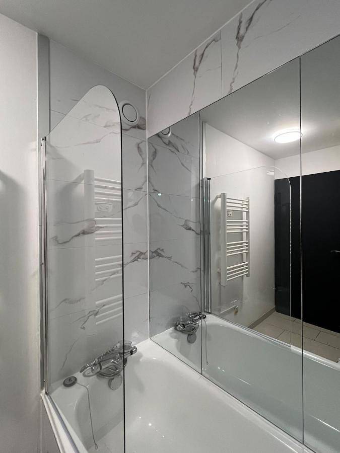 Appartement entier, One-Bedroom Apartment in Vauréal (Val-d'Oise), Val-d'Oise