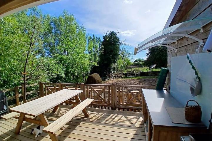 Location de vacances pour 6 personnes, avec Jacuzzi et Terrasse ainsi que Jardin et Piscine à Châtillon-sur-Thouet
