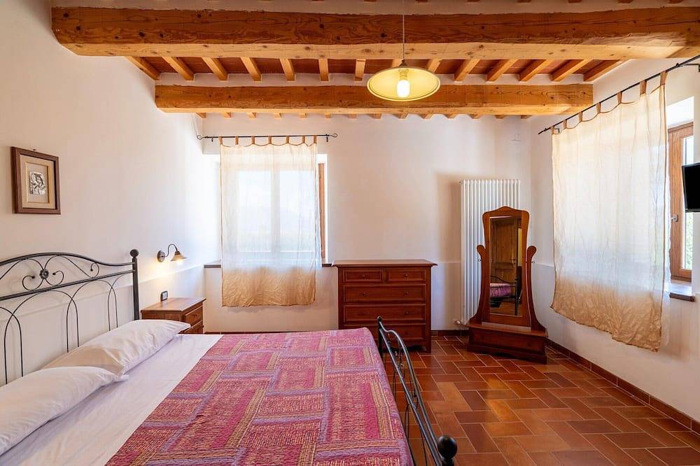 Appartamento intero, Casale nelle Marche con Piscina e Vista in Cagli, Valle del Metauro