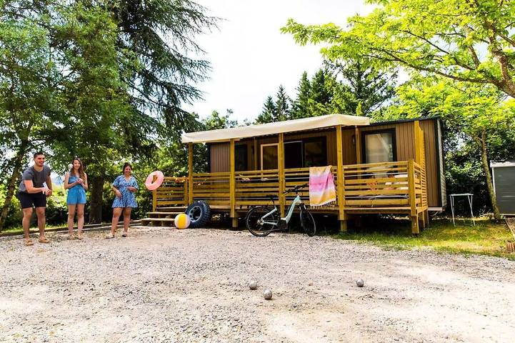 Camping für 4 Personen, mit Terrasse in Ruoms