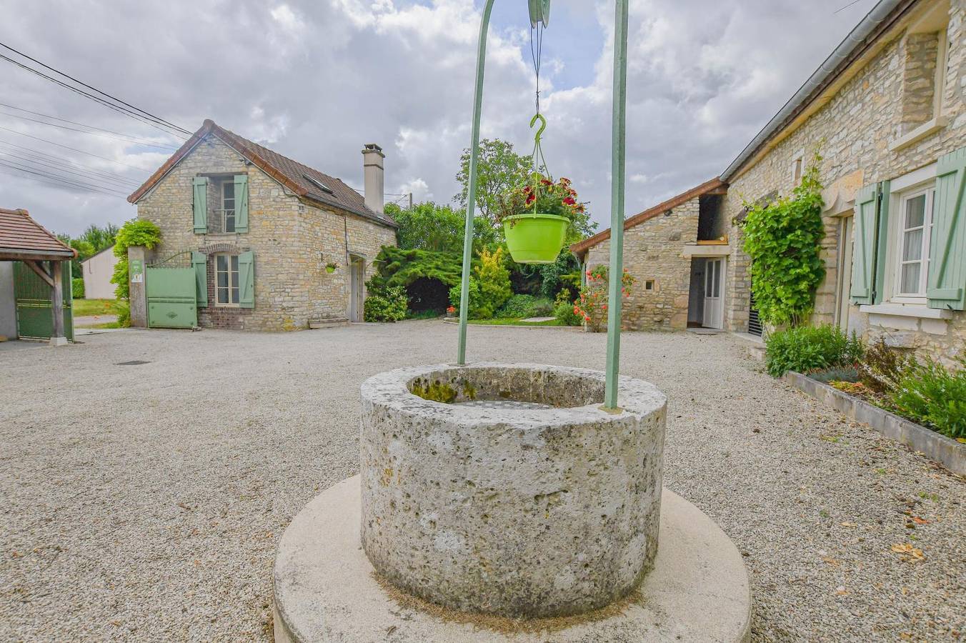 Le Gîte de l'Eau Claire + Annexe in Polisot, Aube