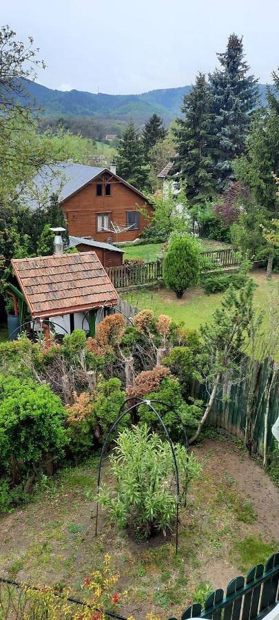 Gîte pour 5 personnes, avec jardin et vue dans Pilisvorosvar