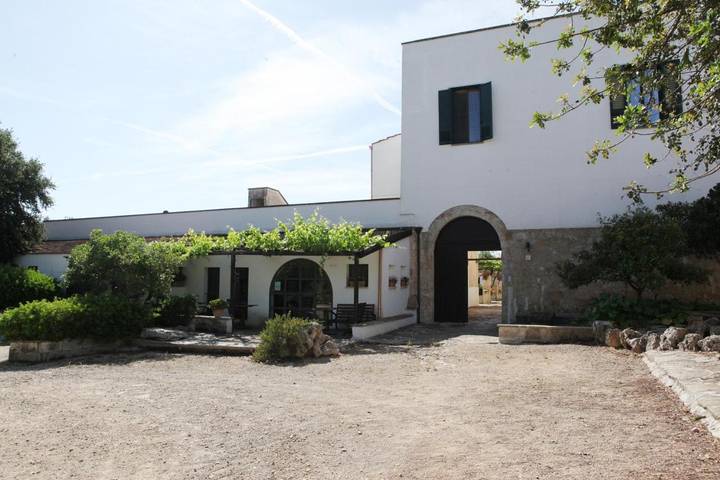 Agriturismo per 4 persone, con terrazza e giardino nonché panorama, con animali domestici a Veglie