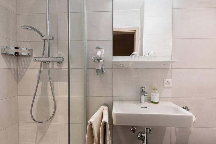 Studio, Dusche oder Bad, Wc, Balkon - Gästehaus Zwischenberger in Hohe Tauern, Obervellach